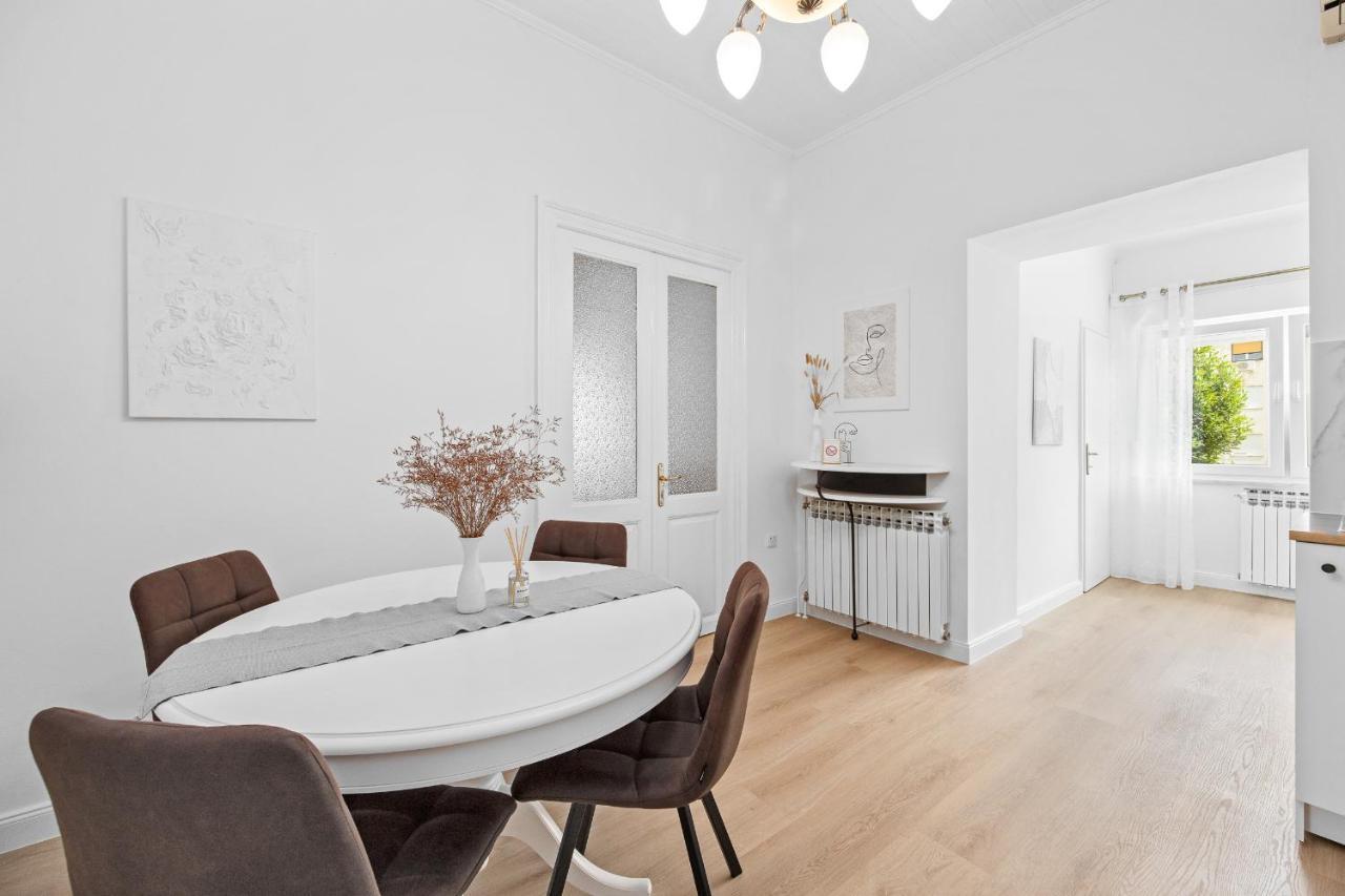 White Imperial Apartment Pula Ngoại thất bức ảnh